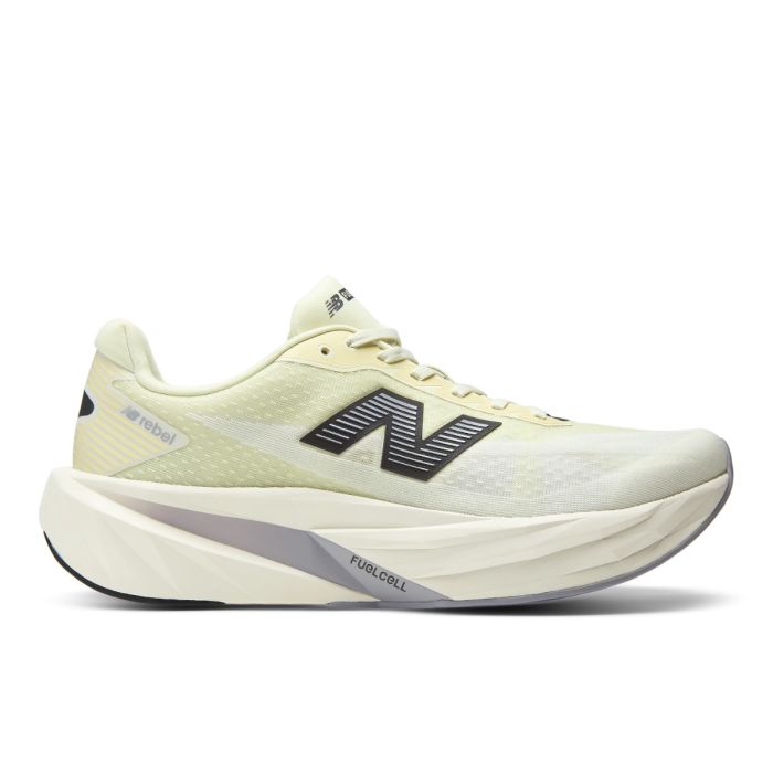 Løbesko New Balance FuelCell Rebel V5 til kvinder, set fra siden